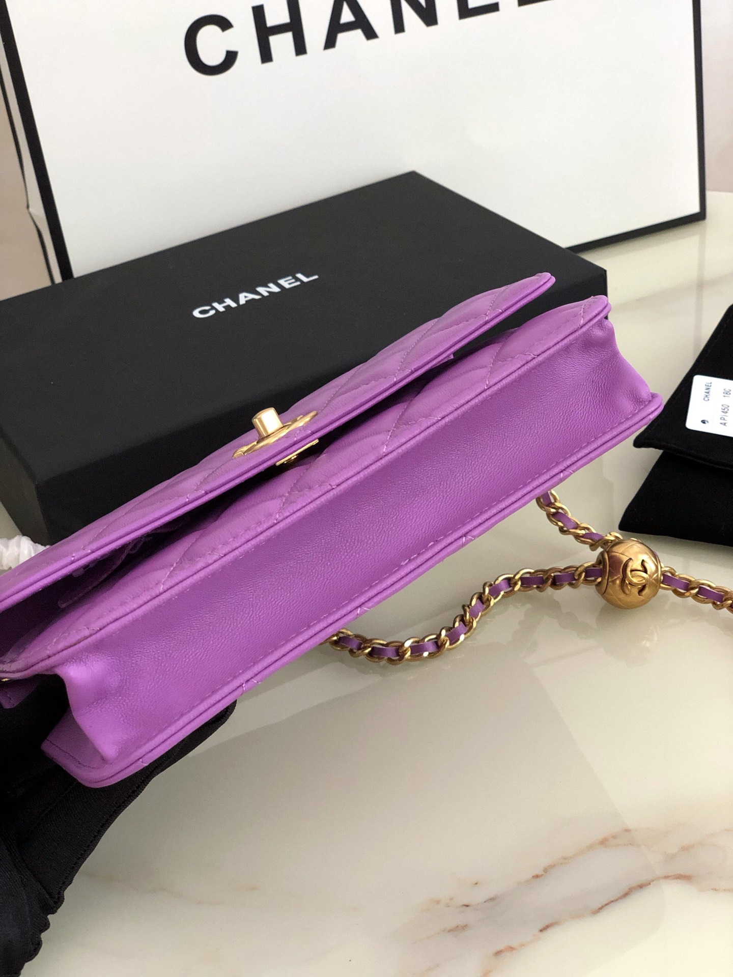 AP1450 wallet on chain, Chanel Bag
