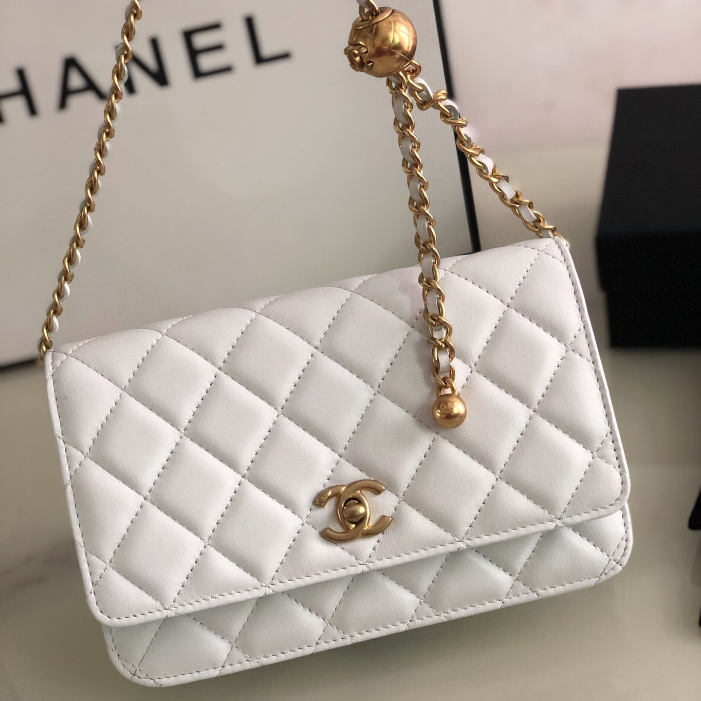 AP1450 wallet on chain, Chanel Bag