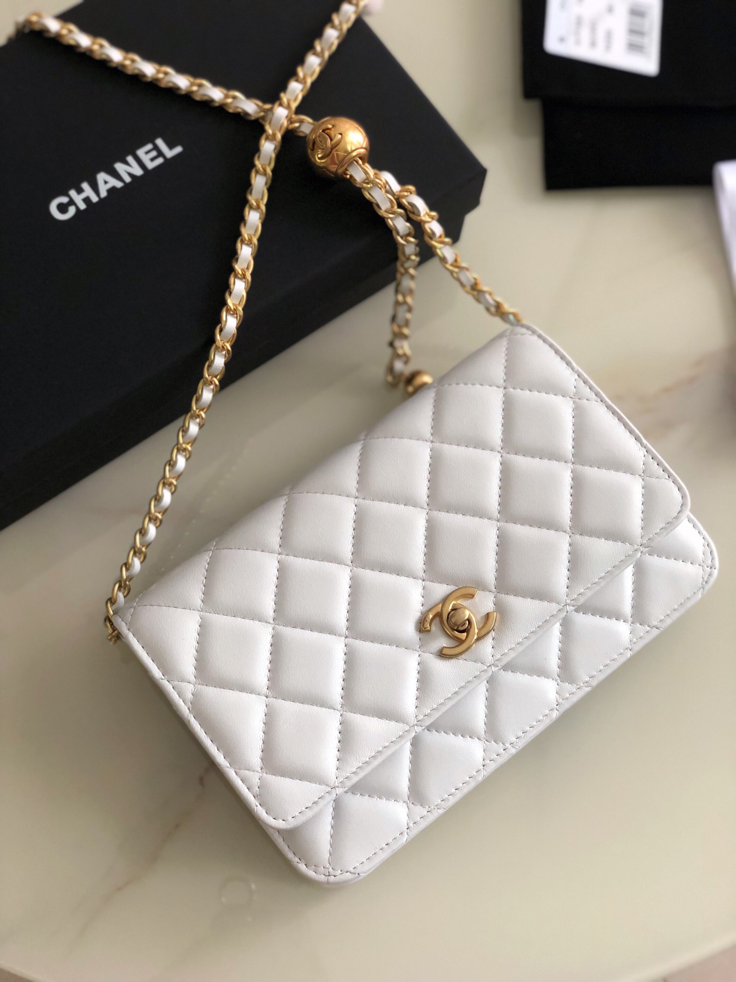 AP1450 wallet on chain, Chanel Bag
