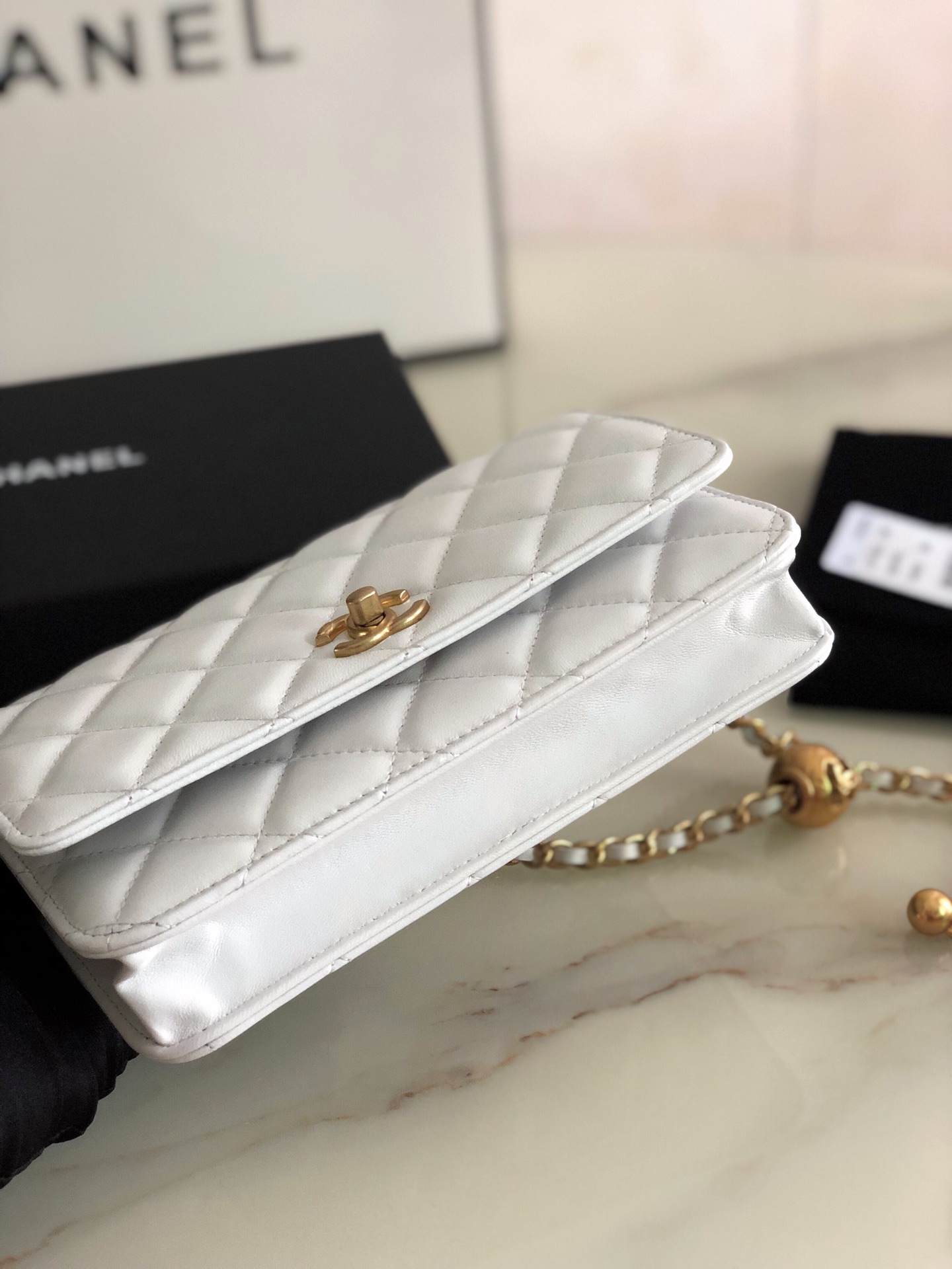 AP1450 wallet on chain, Chanel Bag
