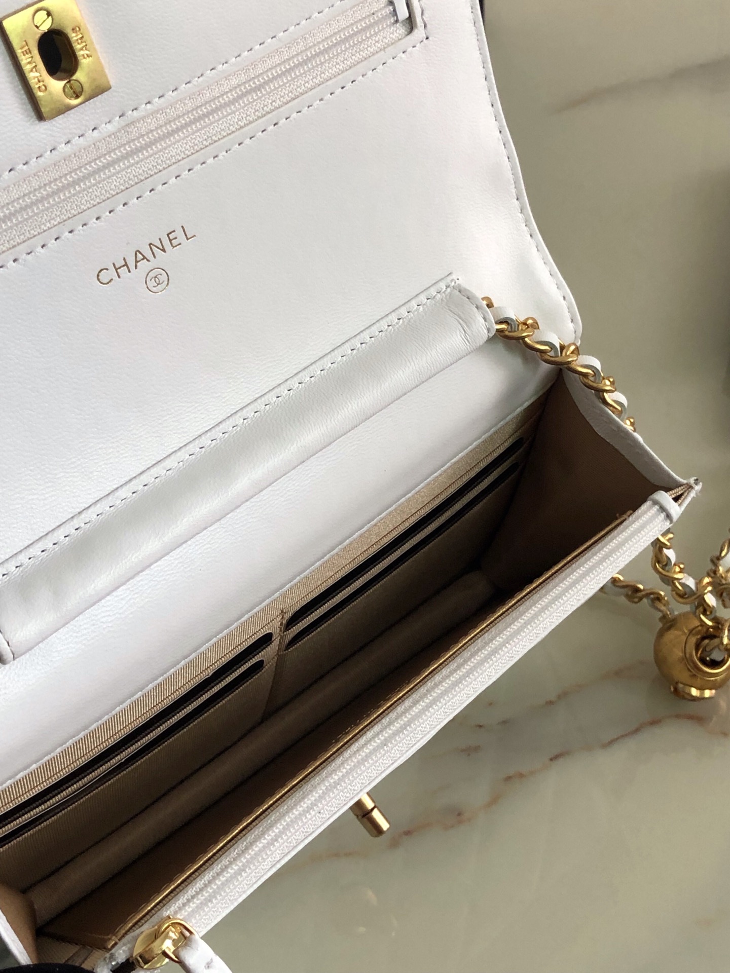 AP1450 wallet on chain, Chanel Bag