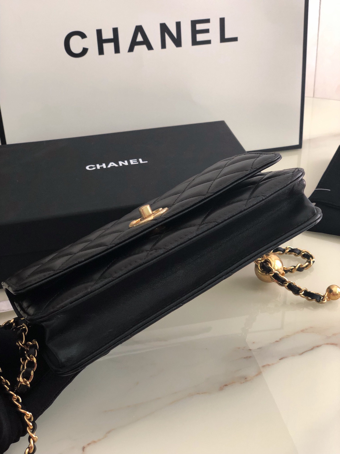 AP1450 wallet on chain, Chanel Bag