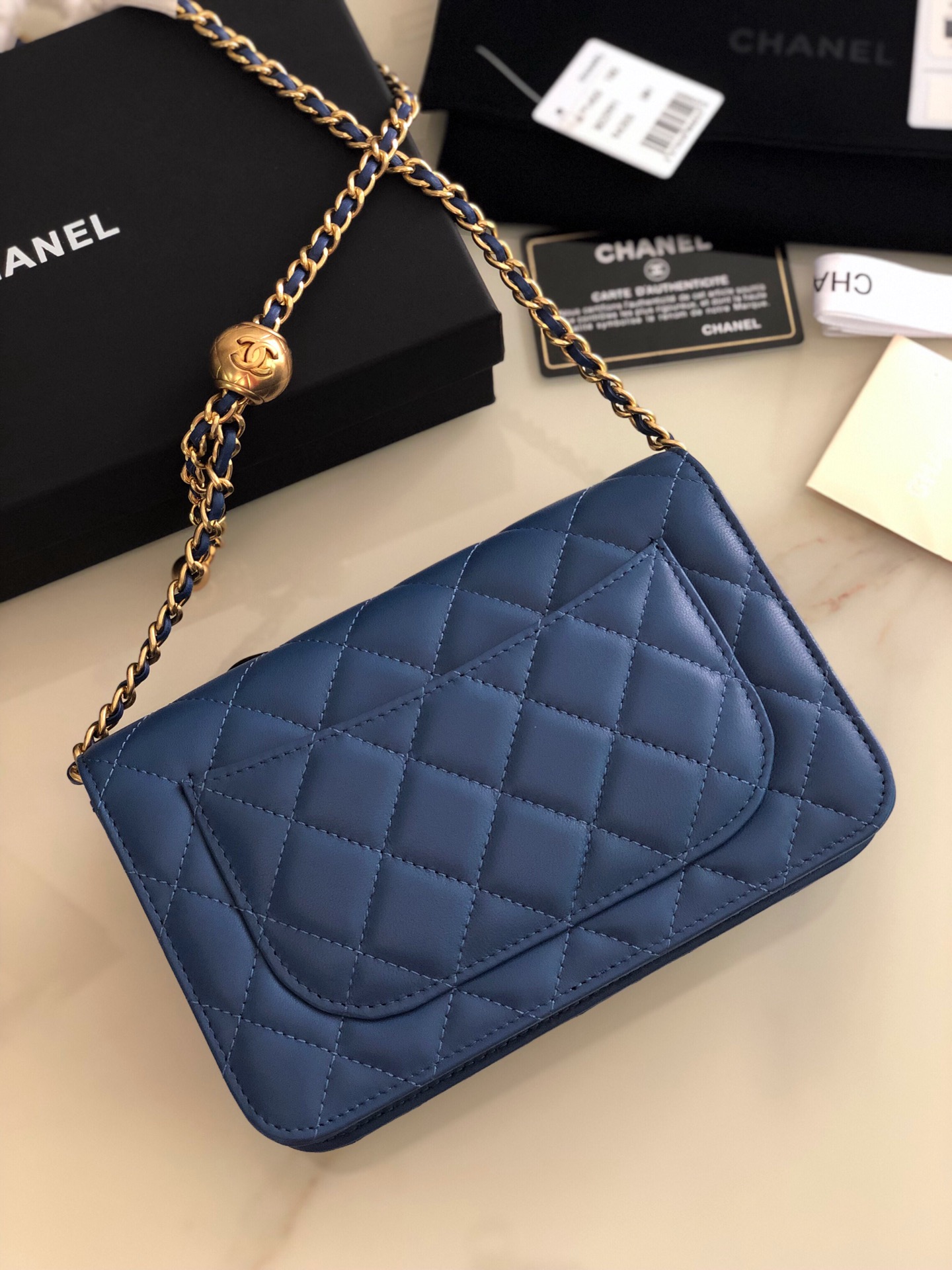 AP1450 wallet on chain, Chanel Bag