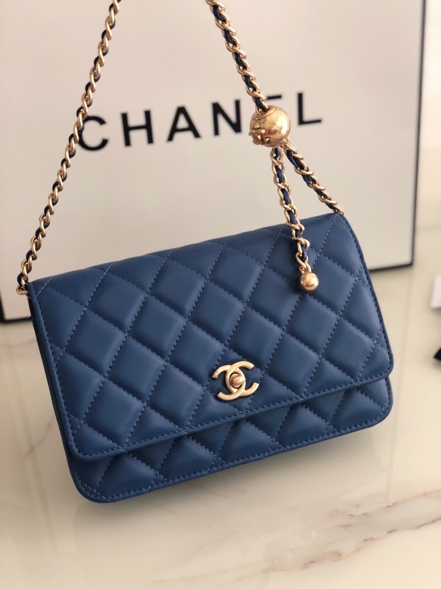 AP1450 wallet on chain, Chanel Bag