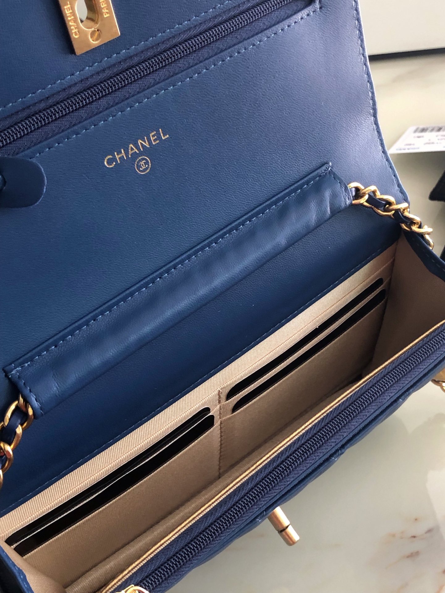 AP1450 wallet on chain, Chanel Bag