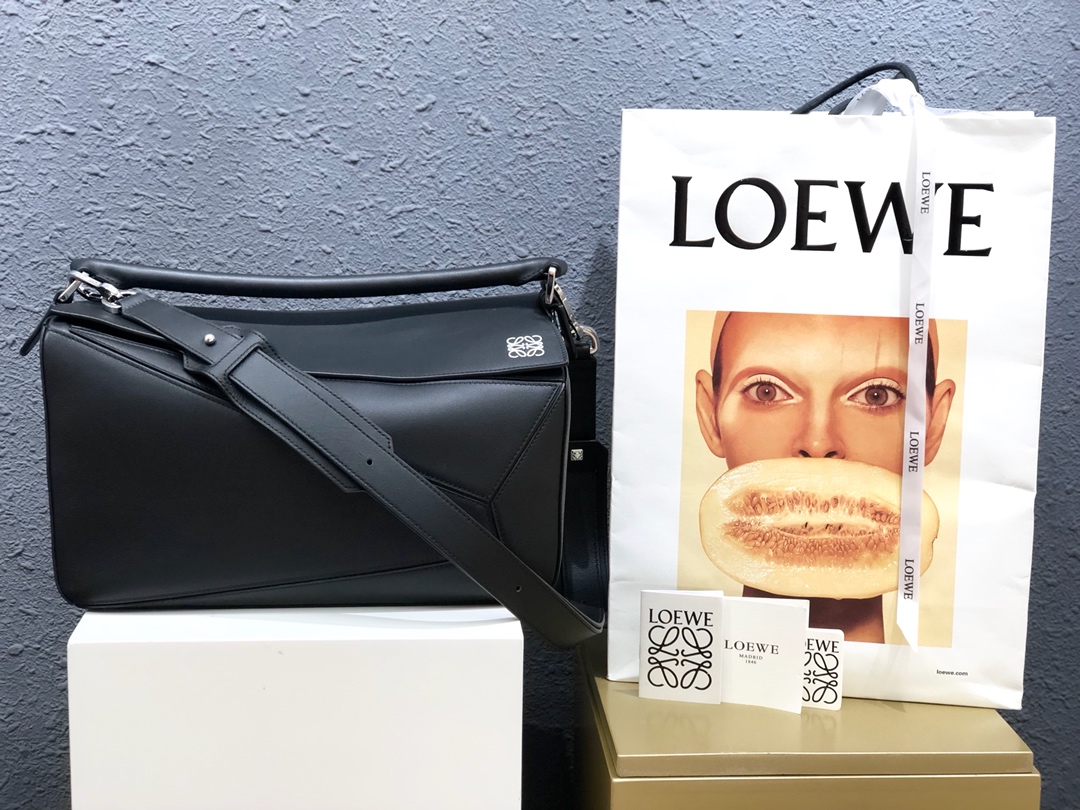 Large Puzzle bag in classic calfskin, loewe bag