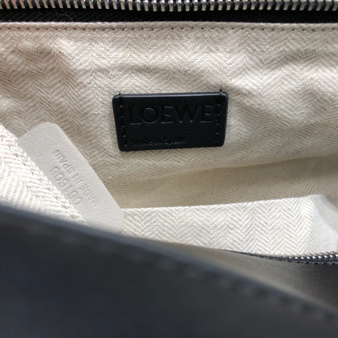 Large Puzzle bag in classic calfskin, loewe bag