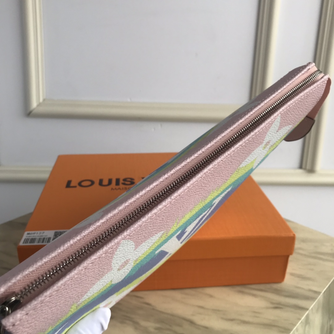 M69137 LV ESCALE POCHE TOILETTE 26, Louis Vuitton LV Women - Travel - All Luggage and Accessories
