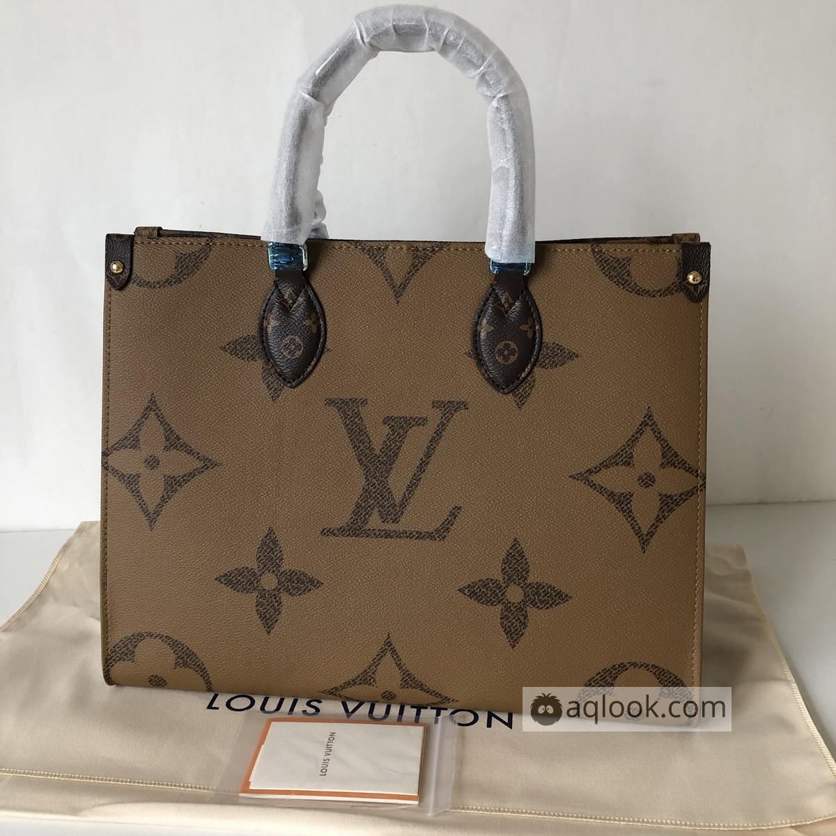 M45321 ONTHEGO MM, Louis Vuitton LV Shoulder Bags & Totes