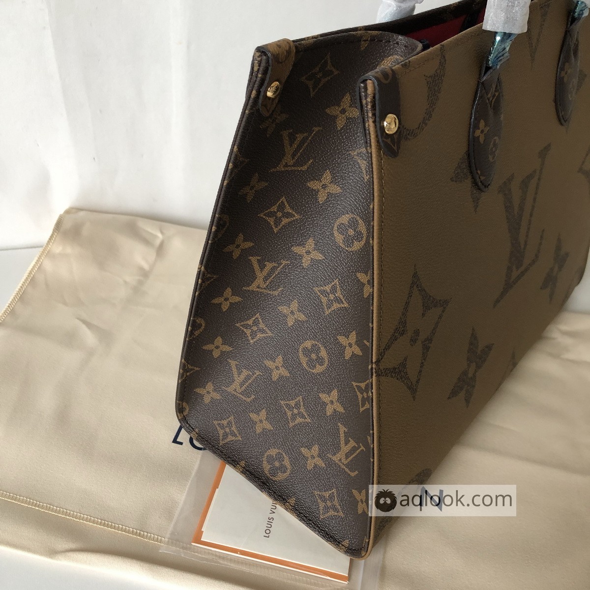 M45321 ONTHEGO MM, Louis Vuitton LV Shoulder Bags & Totes