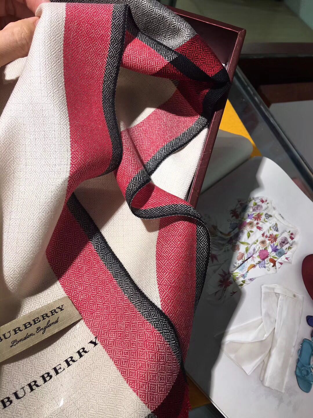 The Classic Check Cashmere Scarf, Burberry Scarves