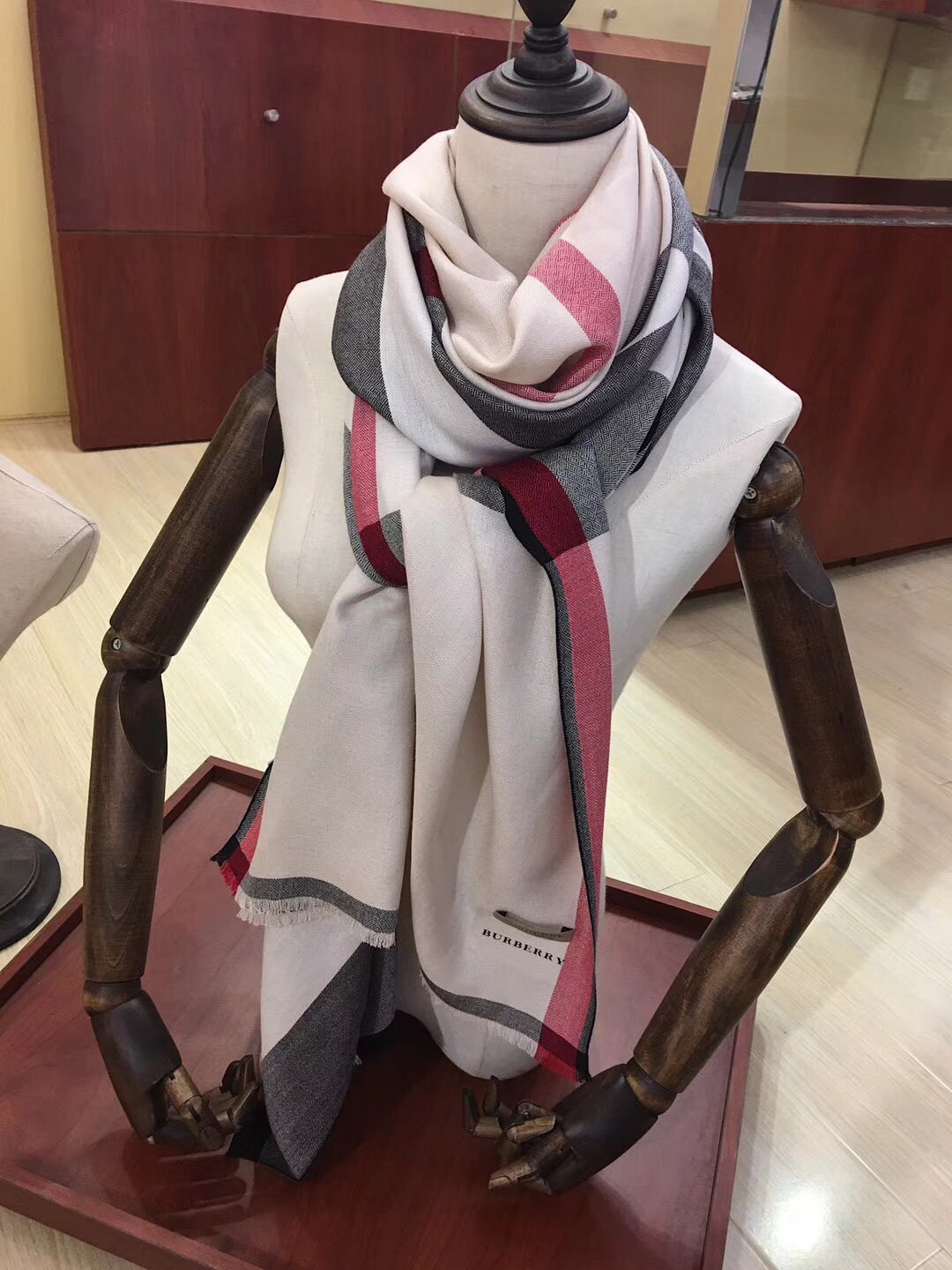 The Classic Check Cashmere Scarf, Burberry Scarves