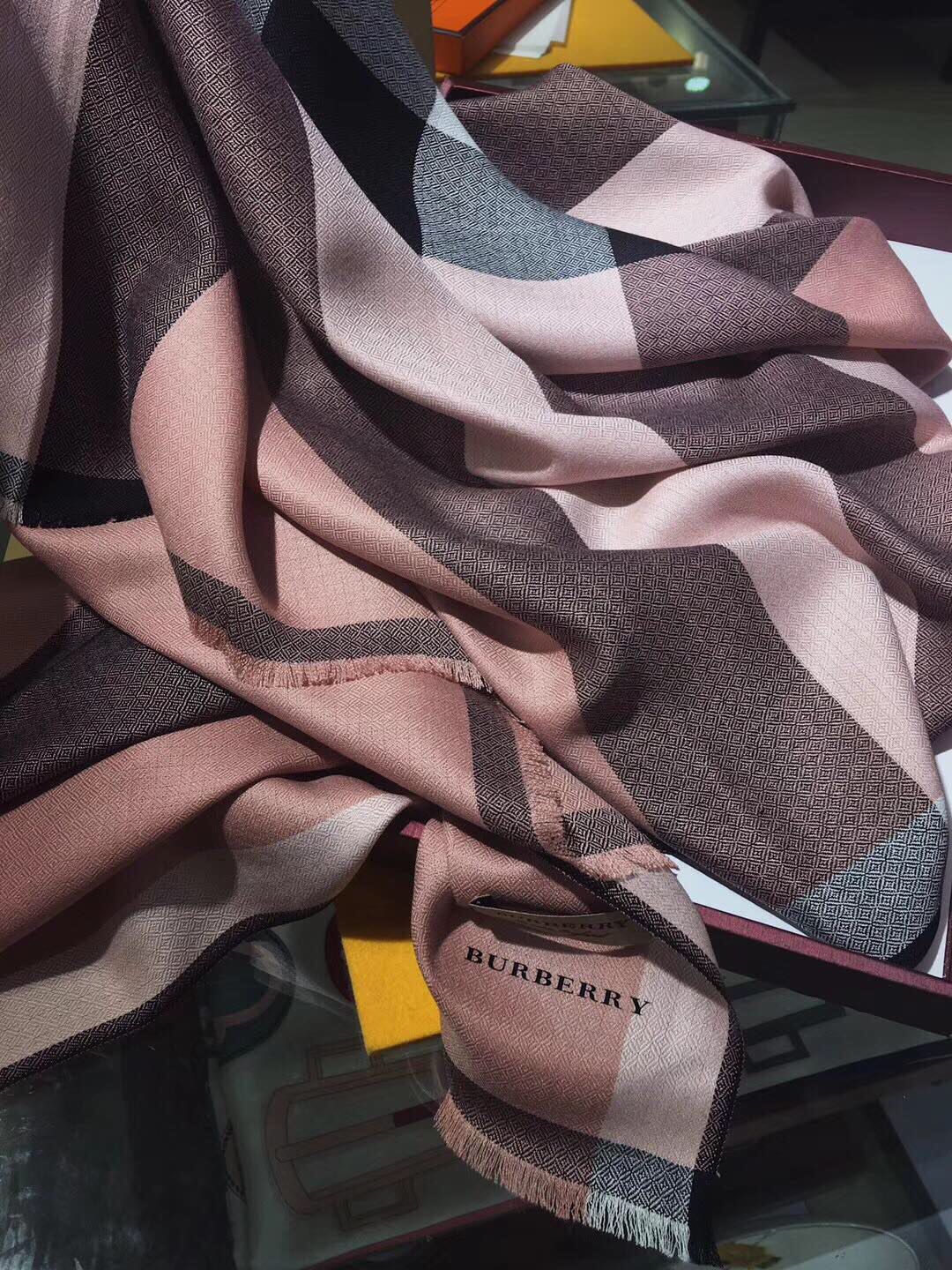 The Classic Check Cashmere Scarf, Burberry Scarves