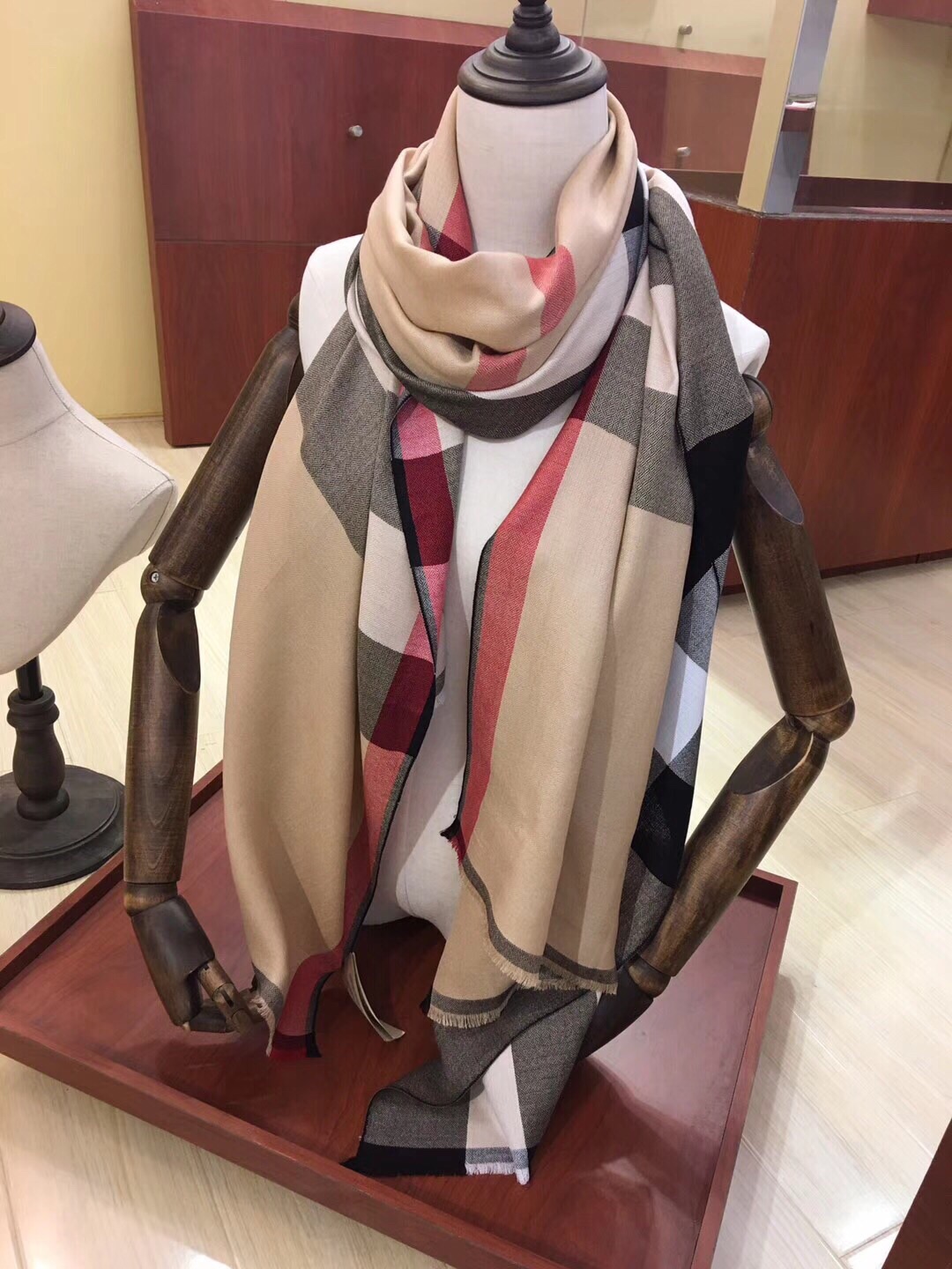 The Classic Check Cashmere Scarf, Burberry Scarves