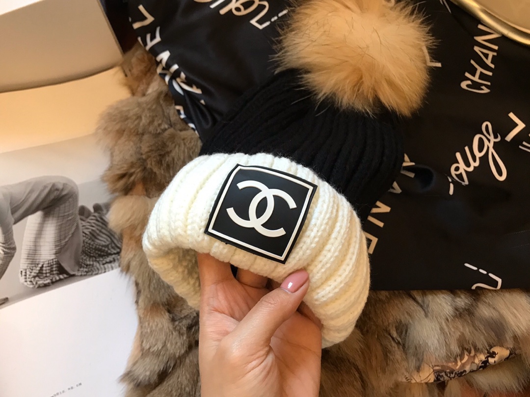 Chanel Skullies & Beanies, Hats
