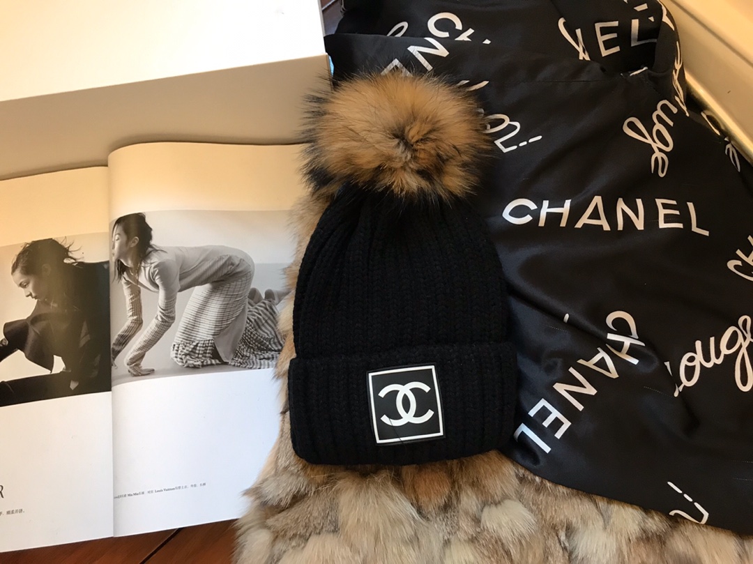 Chanel Skullies & Beanies, Hats