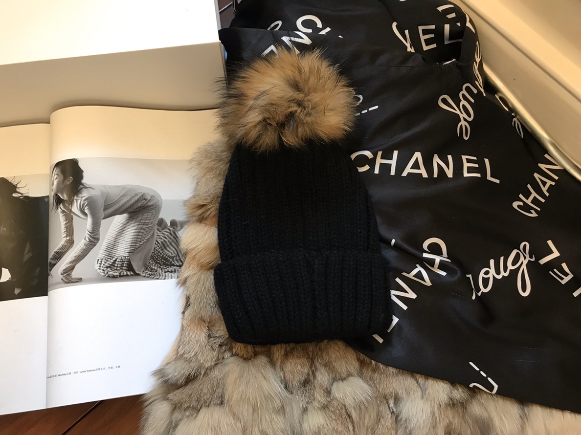 Chanel Skullies & Beanies, Hats