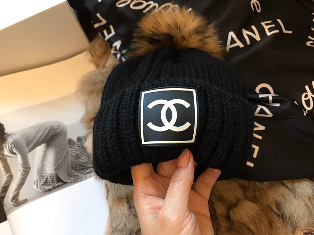 Chanel Skullies & Beanies, Hats
