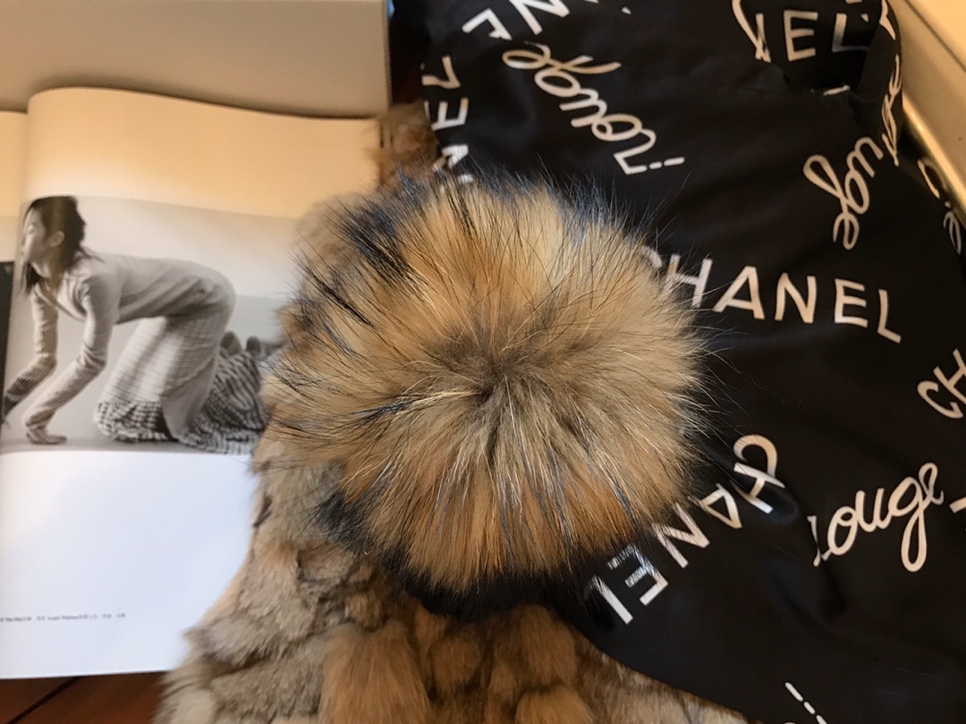 Chanel Skullies & Beanies, Hats
