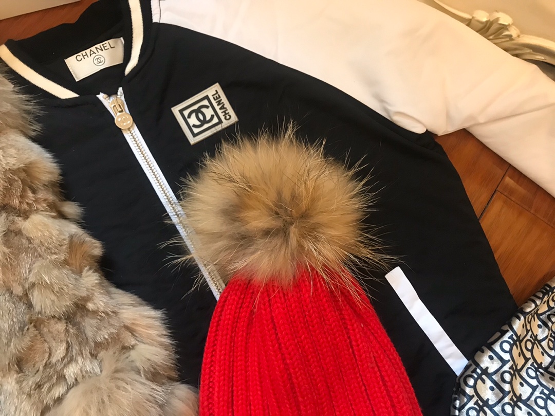 Chanel Skullies & Beanies, Hats