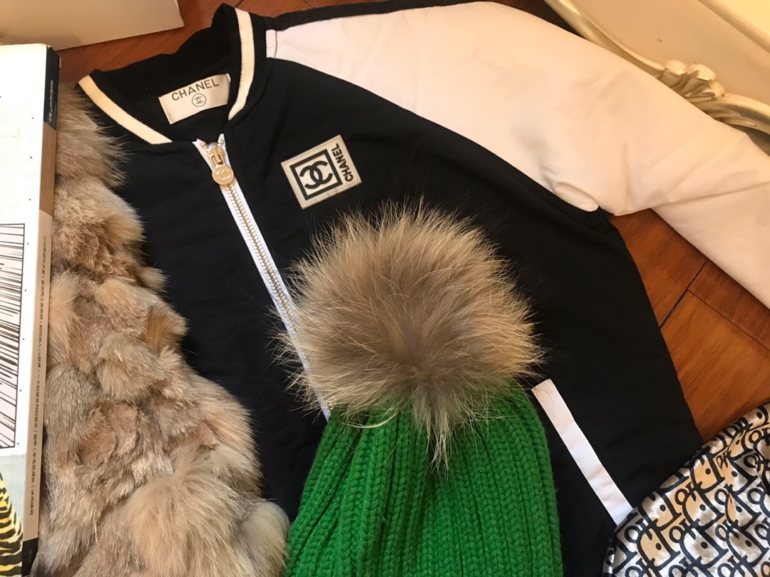Chanel Skullies & Beanies, Hats