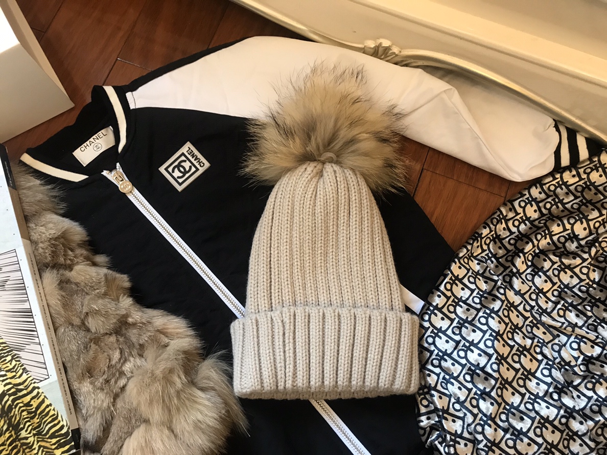 Chanel Skullies & Beanies, Hats