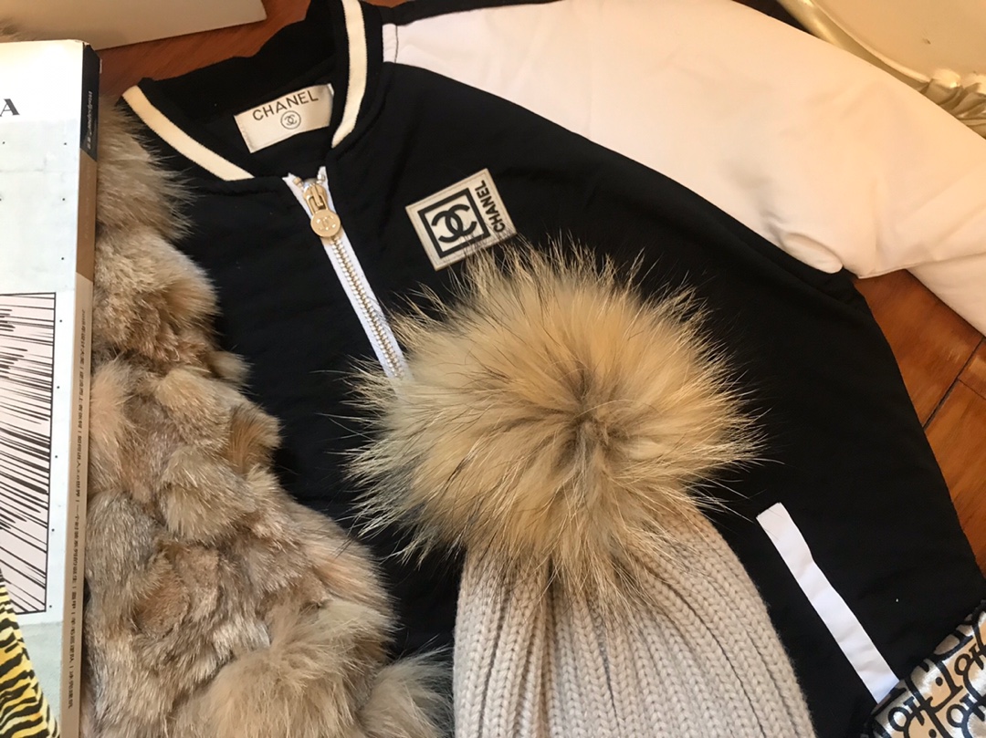 Chanel Skullies & Beanies, Hats