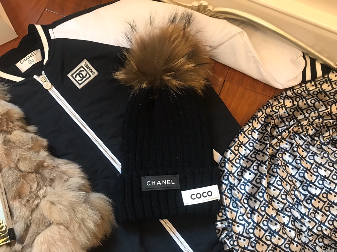 Chanel Skullies & Beanies, Hats