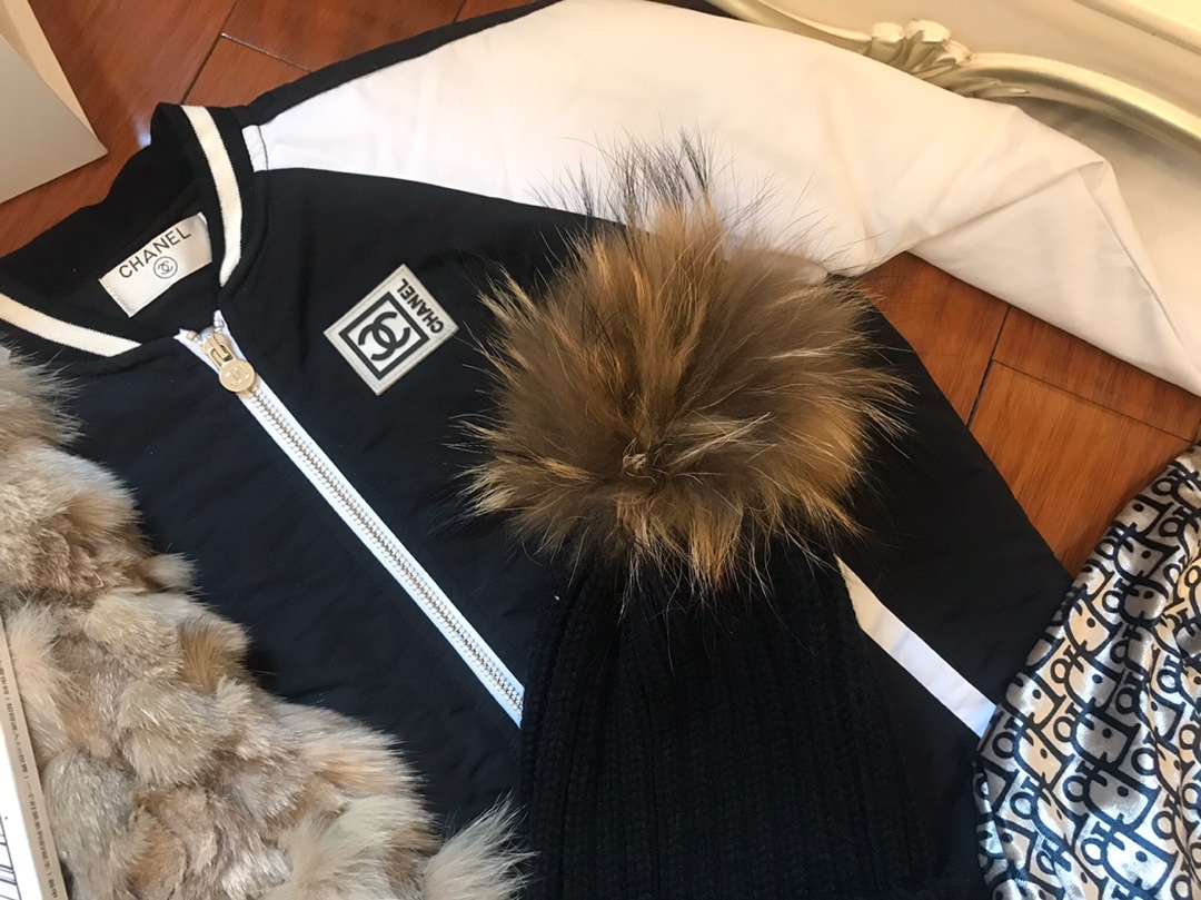 Chanel Skullies & Beanies, Hats