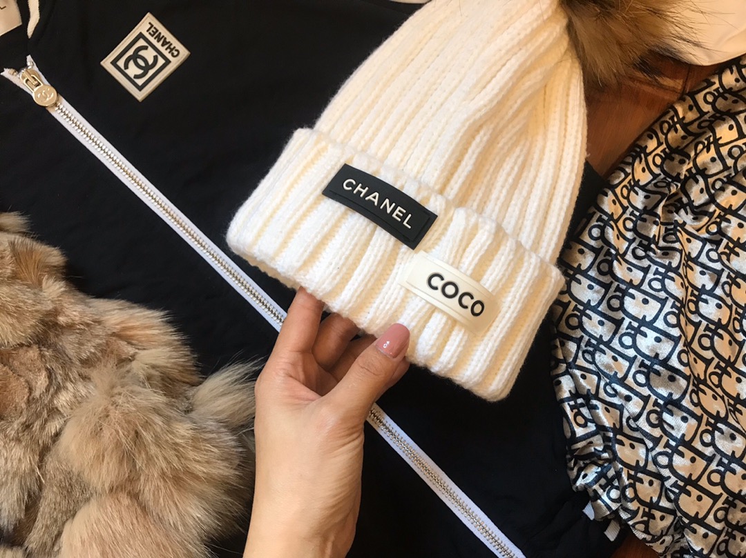 Chanel Skullies & Beanies, Hats