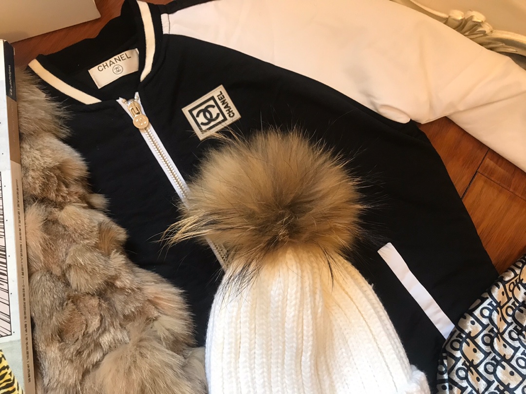 Chanel Skullies & Beanies, Hats