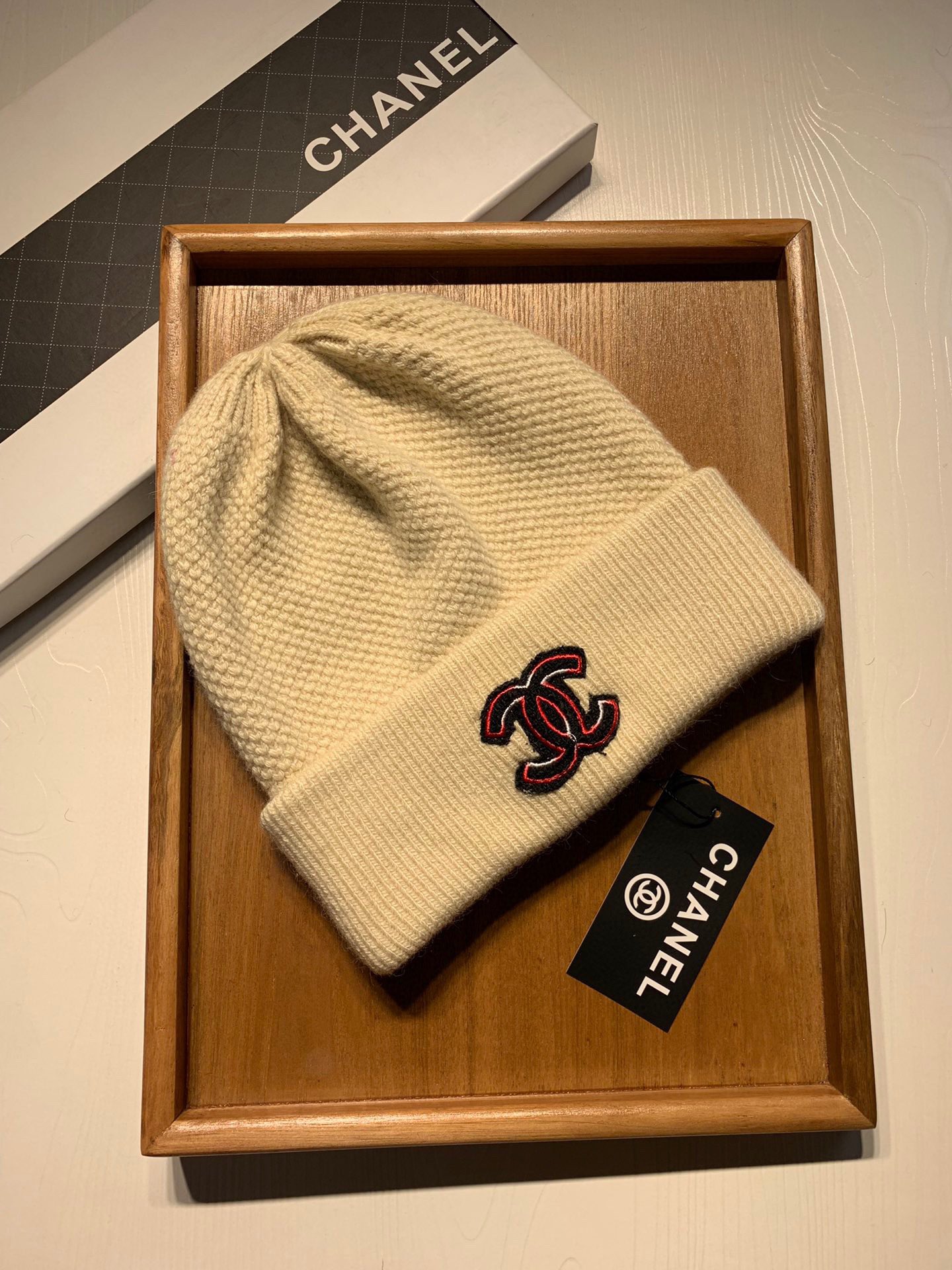 Chanel Skullies & Beanies, Hats