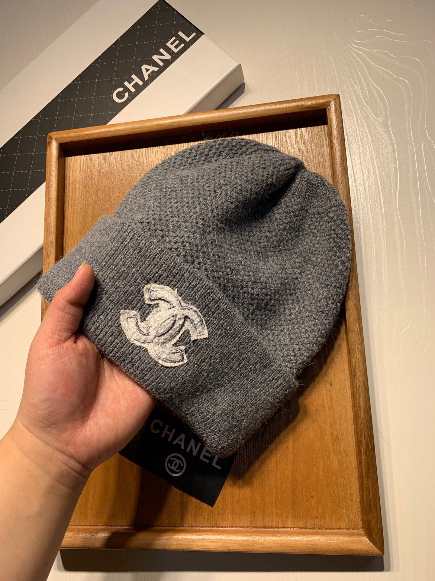 Chanel Skullies & Beanies, Hats