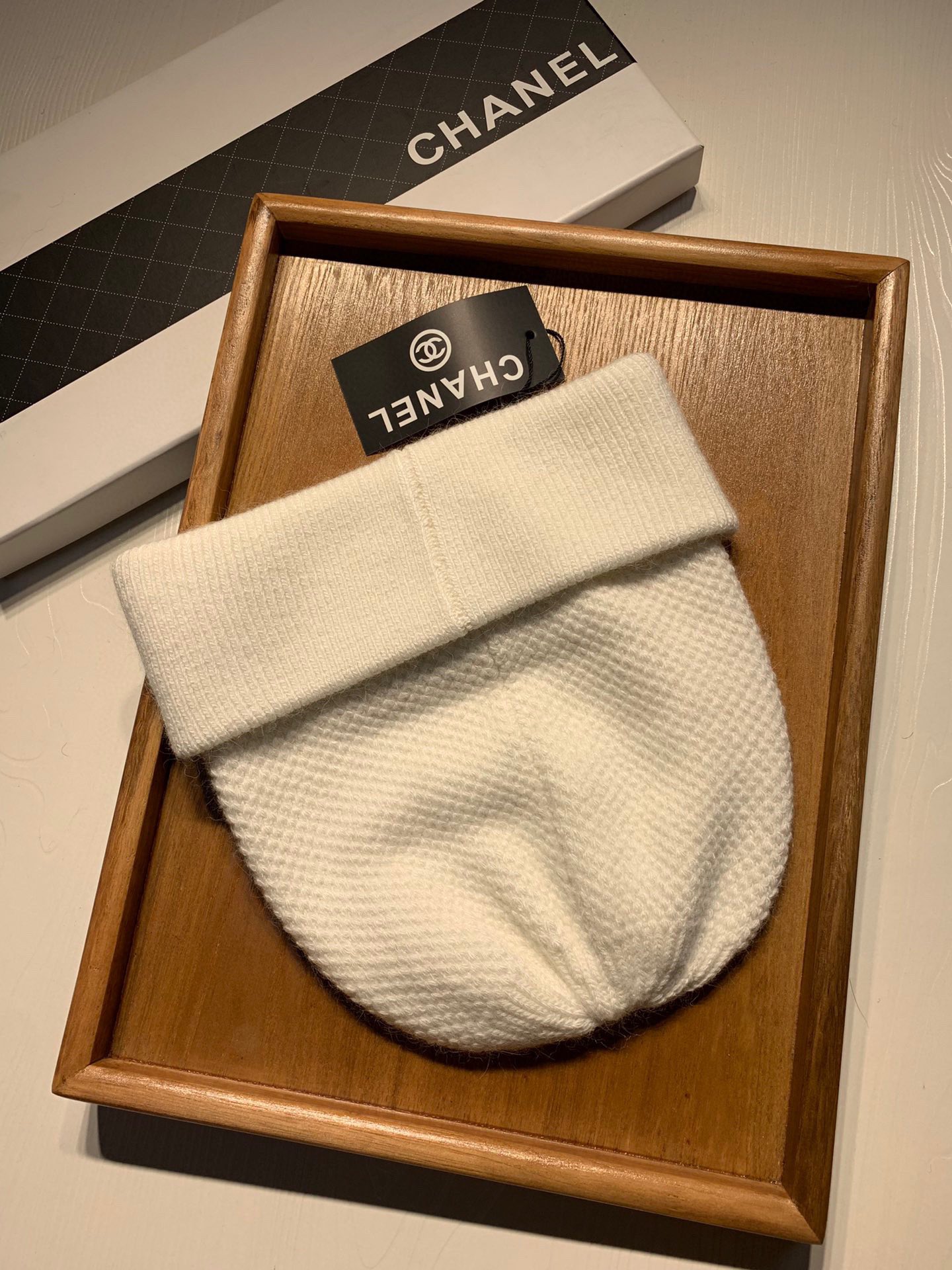 Chanel Skullies & Beanies, Hats
