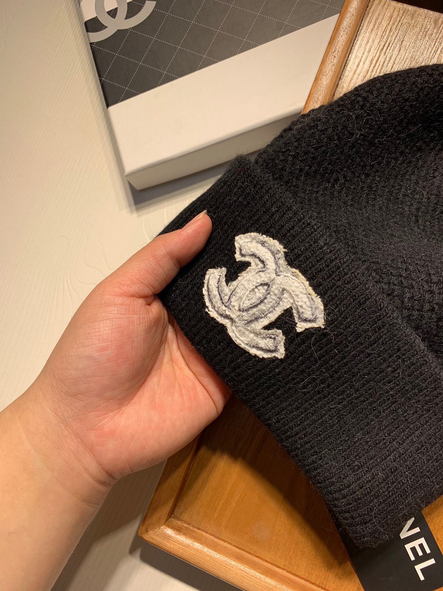 Chanel Skullies & Beanies, Hats