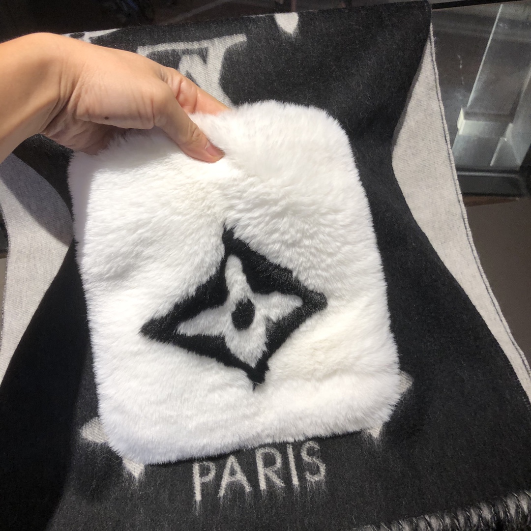 LOUIS VUITTON LV COLD REYKJAVIK SCARF