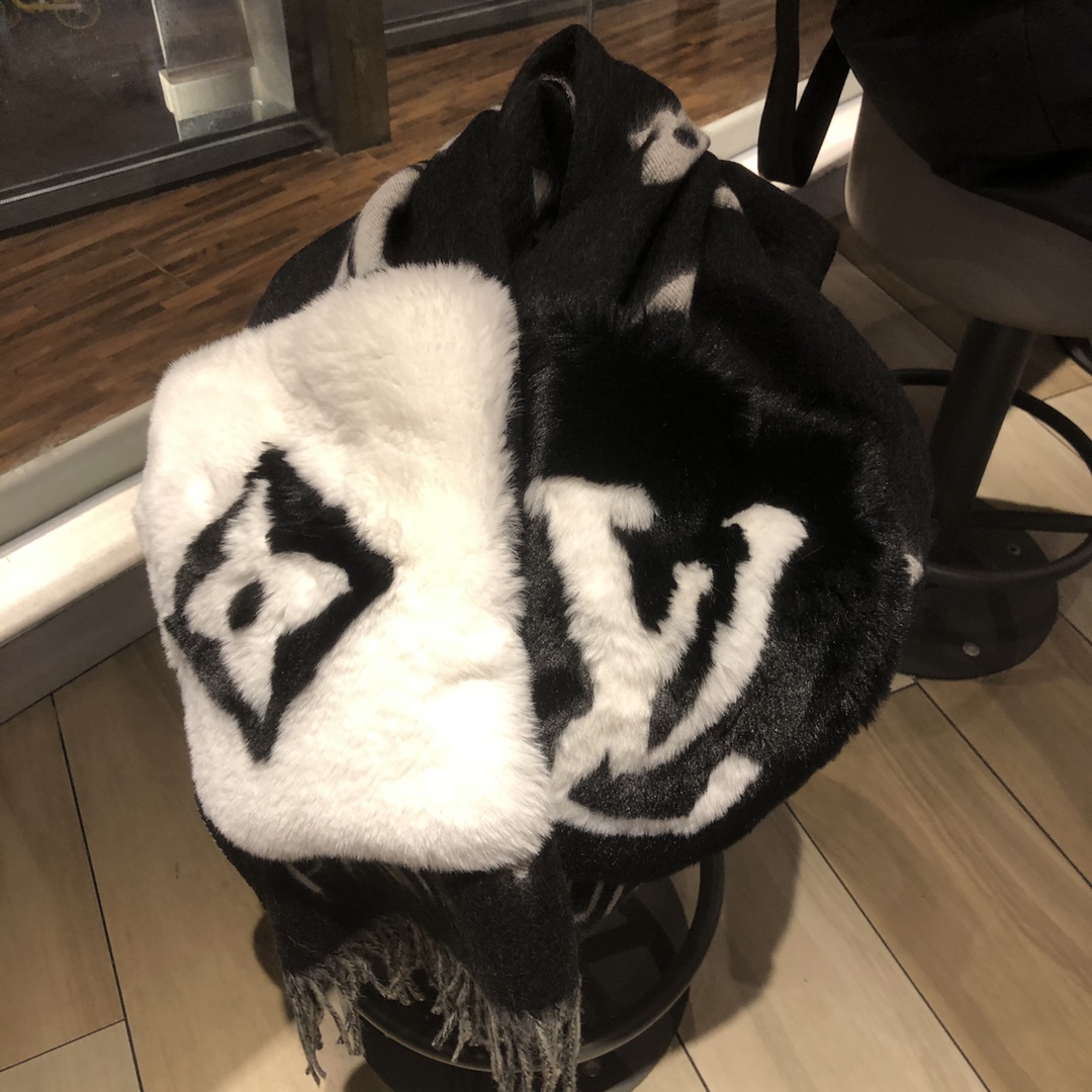 LOUIS VUITTON LV COLD REYKJAVIK SCARF