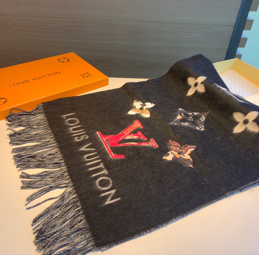 LOUIS VUITTON LV SCARF BE MINDFUL REYKJAVIK