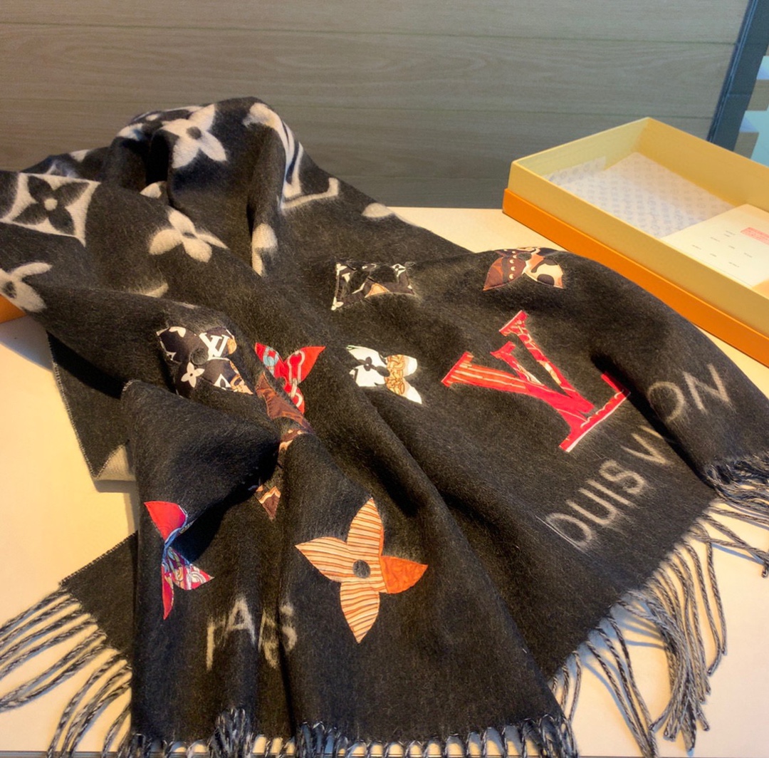 LOUIS VUITTON LV SCARF BE MINDFUL REYKJAVIK