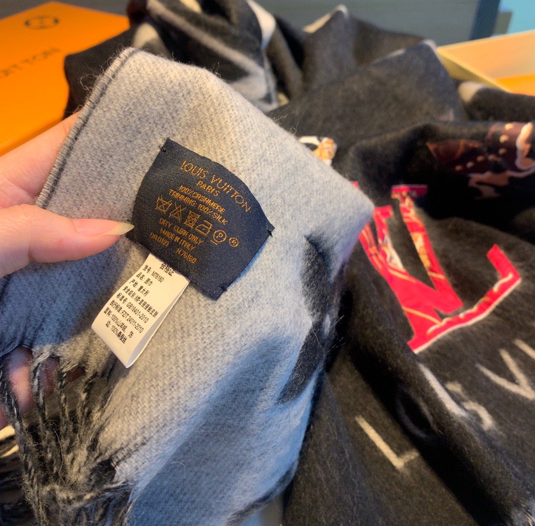 LOUIS VUITTON LV SCARF BE MINDFUL REYKJAVIK