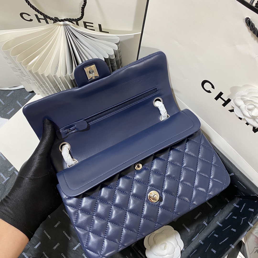 A1112, Chanel Classic Handbag & Cross Body Bag
