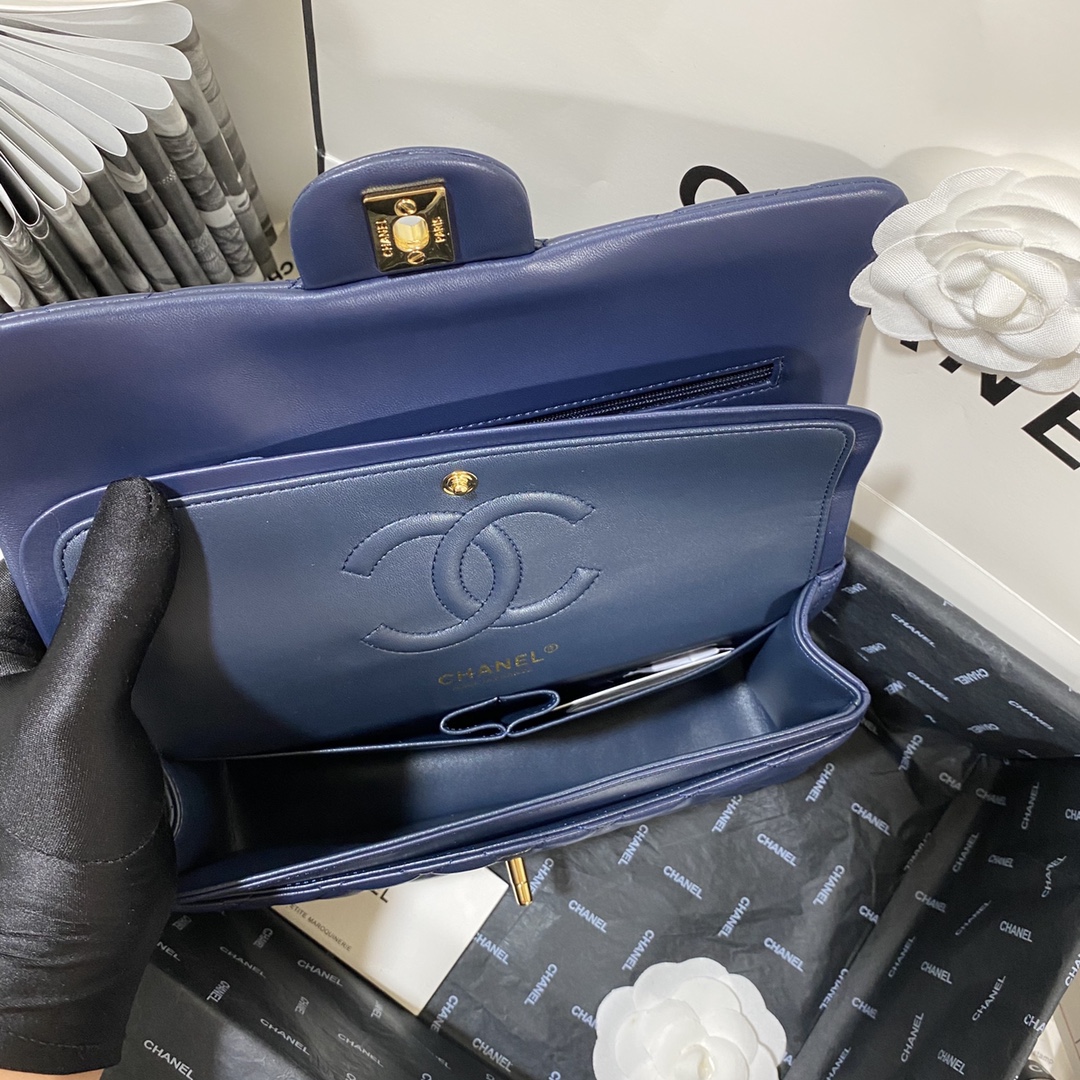 A1112, Chanel Classic Handbag & Cross Body Bag