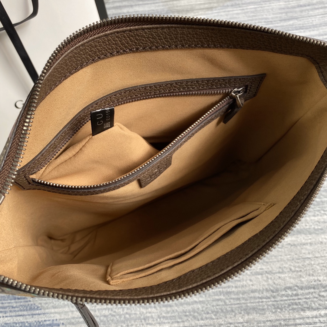 406408 Gucci Tian GG Supreme messenger
