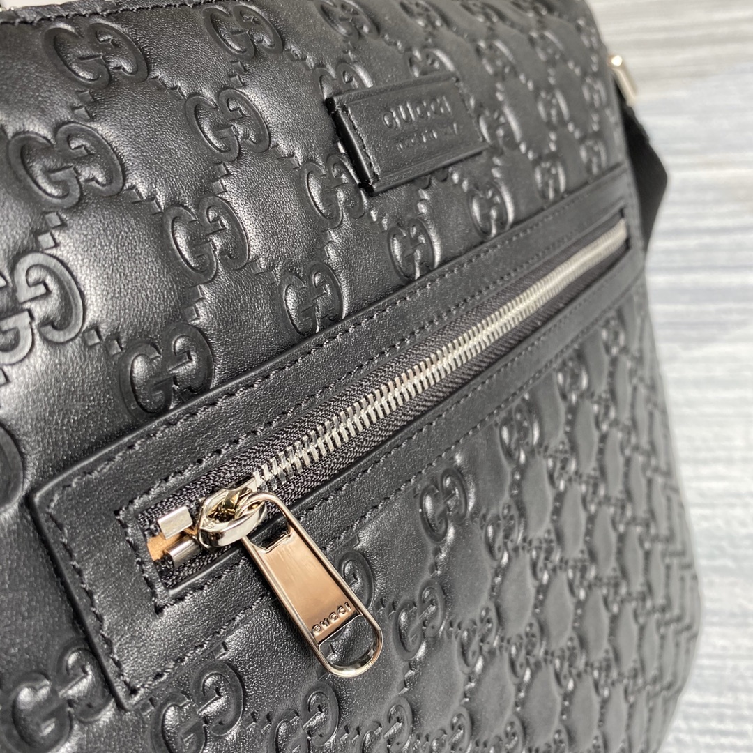 406408 Gucci Gucci Signature leather messenger