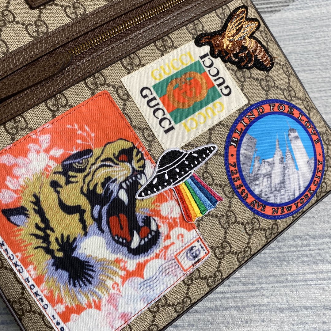 406408 Gucci Courrier soft GG Supreme messenger
