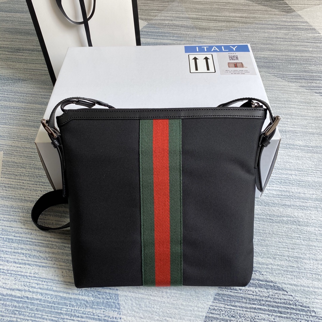 387111 Web GG Supreme messenger, gucci essengers Bags for Men
