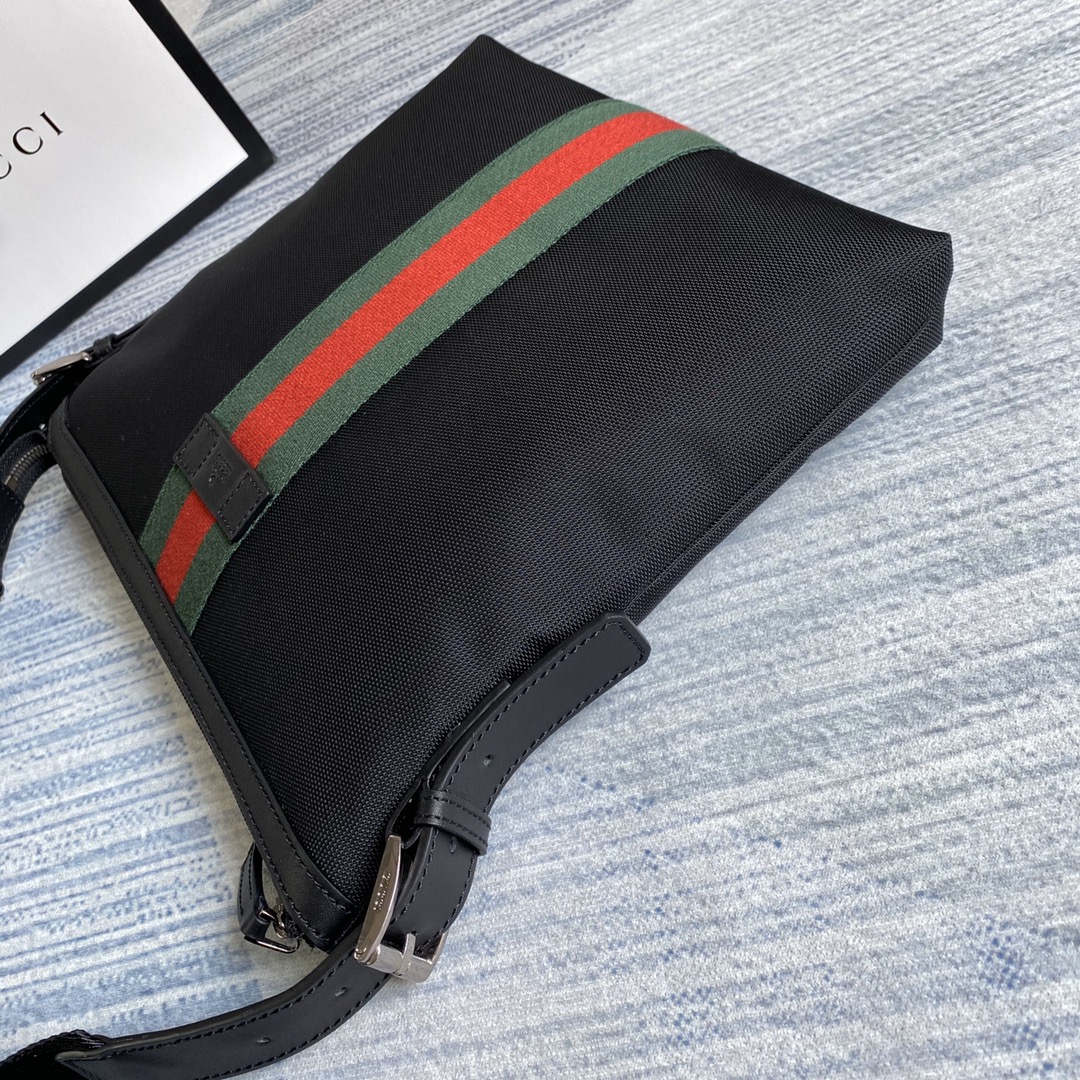 387111 Web GG Supreme messenger, gucci essengers Bags for Men