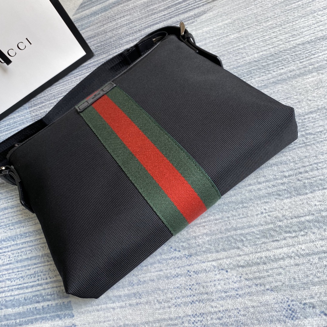387111 Web GG Supreme messenger, gucci essengers Bags for Men