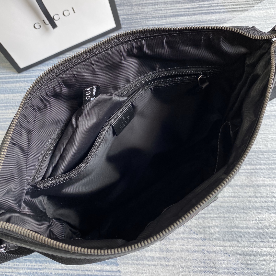 387111 Web GG Supreme messenger, gucci essengers Bags for Men
