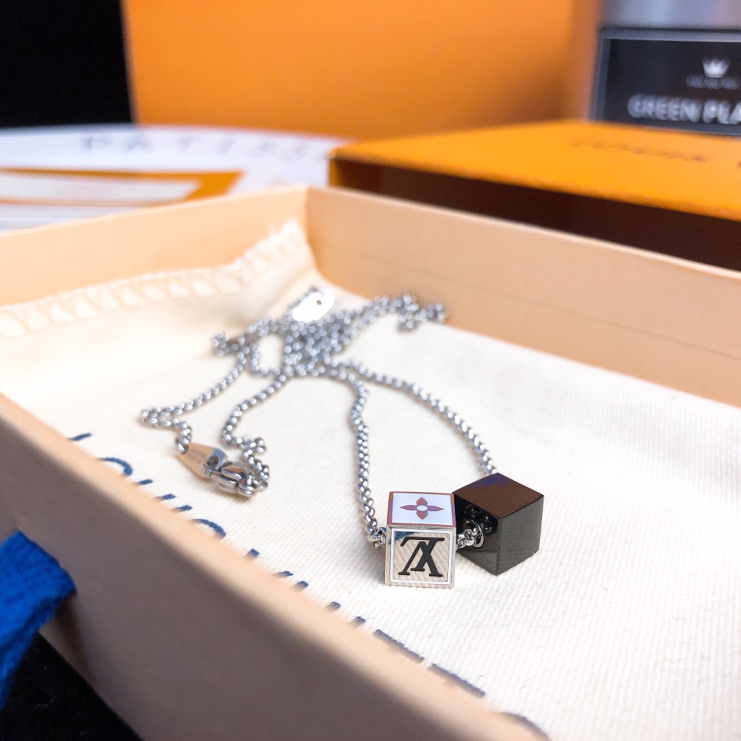 Necklaces and Pendants, Louis Vuitton LV